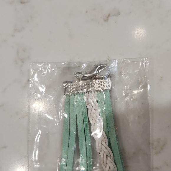 🔵 New in Package! PU Leather & Alloy Green & White Bracelet - Picture 3 of 4